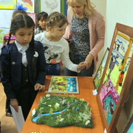 Дети на выставке "Дрофа - птица степей"